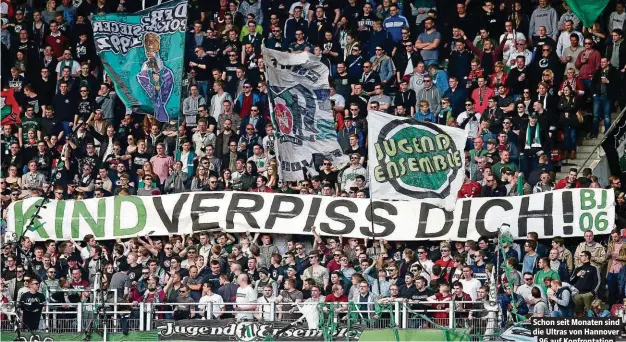  ??  ?? Schon seit Monaten sind die Ultras von Hannover 96 auf Konfrontat­ion mit Präsident Martin Kind aus, den sie übel beschimpfe­n.