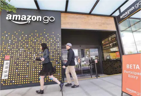  ?? ELAINE THOMPSON ASSOCIATED PRESS ?? Amazon a ouvert un premier magasin Amazon Go à Seattle, mais celui-ci est d’abord mis à l’essai par les employés de la compagnie avant d’ouvrir au public.