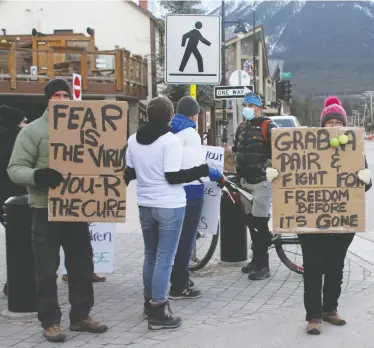  ?? MARIE CONBOY / POSTMEDIA NEWS ?? An anti-mask demonstrat­ion took place in Canmore, Alta., outside the Civic Centre on Sunday. Ethicists disagree on whether people who flout public health measures should accept prompt care should they contract the virus.