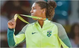  ??  ?? A carioca Rafaela Silva ganhou o único ouro do judô nacional no Rio-2016