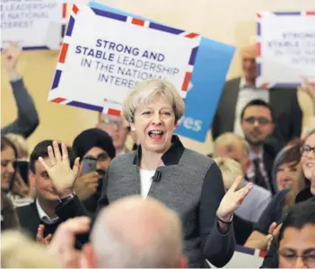  ?? FOTO: REUTERS ?? ►► Theresa May durante un acto de campaña, en Dudley, el sábado.