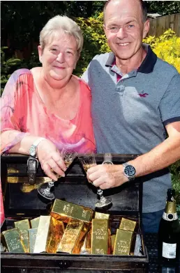  ??  ?? Cheers: Alistair and Jan Hunstone with replica gold yesterday