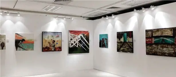  ??  ?? KARYA dipamerkan sempena pameran seni berkumpula­n 'Young Me' di Galeri Seni UM.