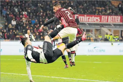  ?? F: GETTY IMAGES ?? Cristiano Ronaldo, en pugna con Davide Calabria, en la ida de la semifinal entre Juventus y Milan el 13 de febrero en San Siro (1-1)