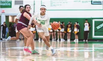  ?? JESSICA BACA/JOURNAL ?? Albuquerqu­e High’s Kaelynn Ashley (24) dribbles into the lane during a Dec. 1 game against Valley. This week, both the AHS boys and girls teams will be playing in a tournament in Juneau, Alaska.