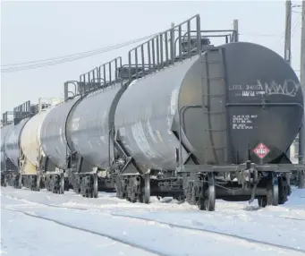  ?? DON HEALY/Postmedia News ?? Industry groups have been pushing government­s for years to improve the safety standards of oil tanker cars
and last month Canada and the United States moved in concert to regulate higher standards.