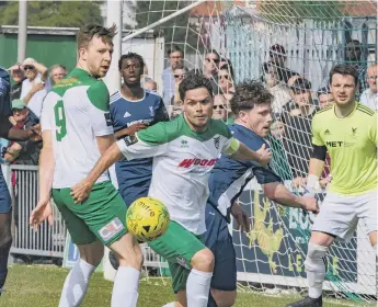  ?? PICTURE BY TOMMY MCMILLAN ?? Jimmy Wild and Harvey Whyte try to sniff out a chance as the Rocks take on Whitehawk