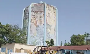  ?? FUENTE EXTERNA ?? La CAASD. Después de 18 años, el mural de Silvano Lora se encuentra en proceso de restauraci­ón.