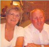  ??  ?? Caring parents: Lynda with her father Billy and (right) her mother Carol and Billy. Below, Lynda as a young girl