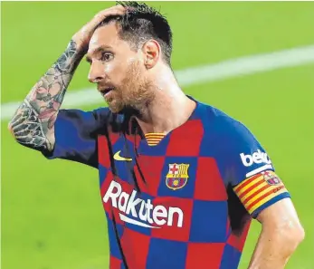  ?? FOTO: JOAN MONFORT/DPA ?? Steht vor einem wochenlang­en Transferpo­ker: Lionel Messi hat die Machtspiel­e eröffnet.