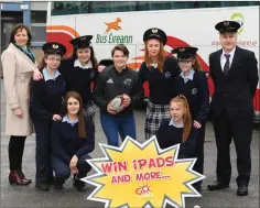  ?? Photo by Domnick Walsh ?? Ireland women’s rugby captain Ciara Griffin with Presentati­on Castleisla­nd TY students Edel Brosnan, Ciara Fitzgerald, Leanne Sugrue, Lisa Brosnan, Kayla O’Connor, Lizzie May Hartnett and Bus Éireann driver Mike Tither, with Principal Catriona Broderick.