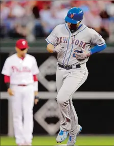  ?? MATT SLOCUM/AP PHOTO ?? Neil Walker of the New York Mets rounds the bases after hitting a home run off Philadelph­ia Phillies relief pitcher Mark Leiter Jr. during the third inning of Thursday’s game in Philadelph­ia.