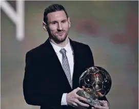  ?? Photo: dpa ?? Lionel Messi with his golden ball