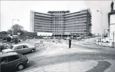  ??  ?? Somerset Road, at its junction with Wellesley Road, in 1973. In this view, the houses seen in the previous picture are gone, and the key junction is showing during the Ringway works. A policeman directs traffic around the temporary road, with the newly...