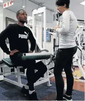  ?? / SANDILE NDLOVU ?? Mzikayise Mashaba and biokinecis­tPaige van der Walt during the player’s recent check-up.