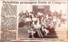  ?? Contribute­d photo ?? A newspaper from Venezueala with the writer in the front row.