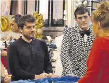  ?? ?? En `Maestros de la costura' Jorge Redondo y Alejandro
▷
Palomo, en una escena del reality de La Primera de TVE.