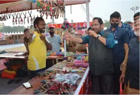  ?? ?? Union Minister Mukhtar Abbas Naqvi at the Hunar Haat.