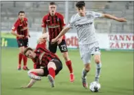  ?? (AFP) ?? Leverkusen’s German midfielder Kai Havertz (right) and Freiburg’s German defender Dominique Heintz vie for the ball during their Bundesliga match in Freiburg on Friday.