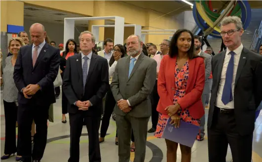  ?? D.P ?? Autoridade­s de la Opret, el Intrant y de la AFD participar­on ayer en la inauguraci­ón de una exposición fotográfic­a en el Metro.