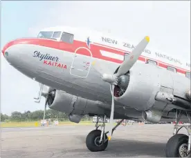  ?? PHOTO / DAVID HAXTON PHOTO / DAVID HAXTON ?? Air Chathams DC-3 at Ka¯ piti Coast Airport.
Below: Passengers on one of DC-3 flights.