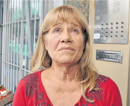  ?? TÉLAM ?? Víctima. Gloria Cusimano (67) intentó defenderse pero no pudo evitar que le arrebatara­n la cartera.