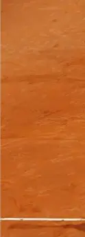  ??  ?? Diritto e rovescio “Rafa” Nadal in azione sulla terra rossa, il campo dove eccelle. Nadal ha colleziona­to 16 titoli Grand Slam e una medaglia d’oro alle Olimpiadi 2008.