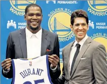  ?? AP ?? PEOPLE SKILLS: Warriors general manager Bob Myers’ (right) caring approach was a big reason his team landed Kevin Durant last offseason.