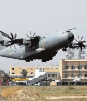  ?? EFE ?? Avión militar A400M de Airbus, citado por Pedro Sánchez