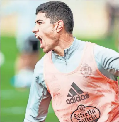  ??  ?? El lateral uruguayo Lucas Olaza, durante un entrenamie­nto del Valladolid.