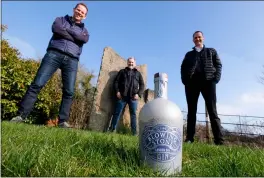  ?? Ref: 09-0421D ?? Phil Howarth (left), Robin Horrex (centre) and James Gurney with Hawkridge’s award-winning Blowing Stone gin