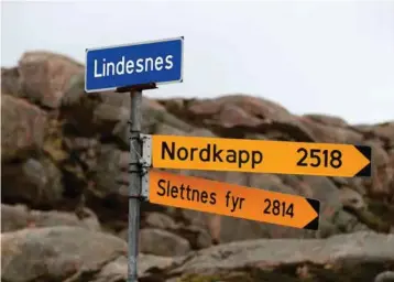  ?? FOTO: KJARTAN BJELLAND ?? 2518 kilometer skiller de to kjente landemerke­ne Lindesnes og Nordkapp fra hverandre.