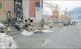  ?? WASEEM ANDRABI /HT ?? ■ Soldiers near the site of encounter in Kulan Kangan area in Ganderbal district of central Kashmir on Tuesday.