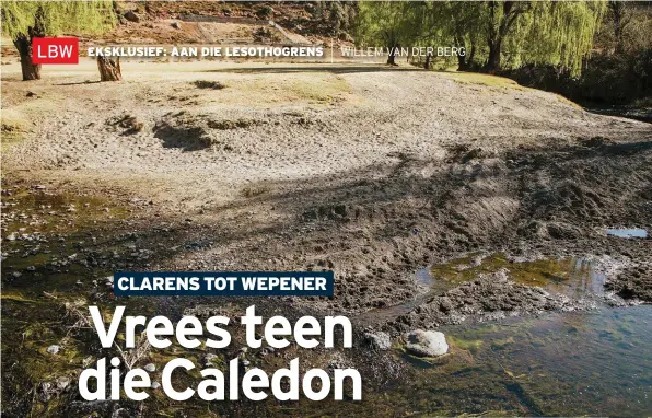  ??  ?? Dié is maar een van baie deurglippl­ekke in die Caledonriv­ier waarvan boere weet. Hier is vars voertuigsp­ore deur en op die agtergrond is ’n teerpad in Lesotho waarop misdadiger­s vinnig op die vlug kan slaan.