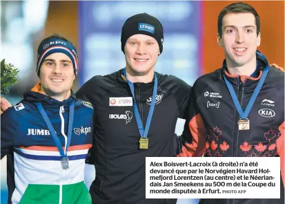  ??  ?? Alex Boisvert-lacroix (à droite) n’a été devancé que par le Norvégien Havard Holmefjord Lorentzen (au centre) et le Néerlandai­s Jan Smeekens au 500 m de la Coupe du monde disputée à Erfurt.