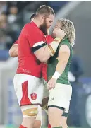  ?? Picture: Getty Images ?? CHEEKY. Faf de Klerk found it fun- ny when Jake Ball took him on in the semifinal.