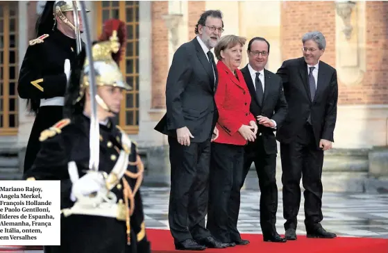  ??  ?? Mariano Rajoy, Angela Merkel, François Hollande e Paolo Gentiloni, líderes de Espanha, Alemanha, França e Itália, ontem, em Versalhes