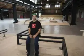  ?? FOTO ROBBIE DEPUYDT ?? De Antwerp Skateboard Academy biedt vanaf nu skatelesse­n aan in de Parkloods.