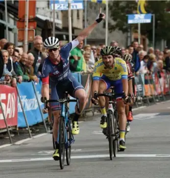  ?? FOTO TOM GOYVAERTS ?? Benjamin Verraes wint voor Jelle Mannaerts en Timothy Stevens.