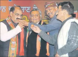  ?? PARDEEP PANDIT/HT ?? Newly appointed Punjab BJP president Ashwani Sharma (left) being congratula­ted by former Union minister Vijay Sampla and ex-state ministers Manoranjan Kalia and Master Mohan Lal in Jalandhar on Friday.