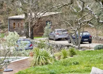  ?? (Photo Clément Tiberghein) ?? Le chalet où s’est déroulée cette dramatique affaire qui a peut-être trouvé son dénouement avec l’arrestatio­n d’un suspect, hier matin.