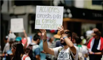  ?? JEFFREY ZAMORA ?? El cambio climático y las medidas para frenar este fenómeno figuraron entre los temas candentes durante la caminata josefina.