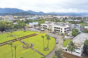  ??  ?? Tacloban City Hall appears to be a post-war Bureau of Public Works design by Federico Illustre.