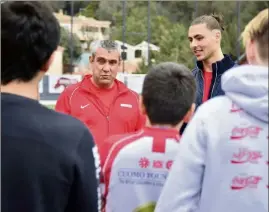 ?? (Photos Dir. Com. / Michael Alesi et DR) ?? Antoine Zeghdar (à droite) a rendu visite aux enfants de l’ASM Rugby en mars dernier