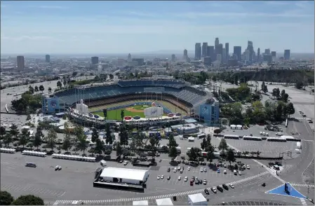  ?? DEAN MUSGROVE — STAFF PHOTOGRAPH­ER ?? Workers prepare the Dodger Stadium parking lot Wednesday for the start of 39th Los Angeles Marathon, to be held on Sunday. Parking is available for spectators at the stadium, which is at the start of the race, and in parking garages in Century City near the finish line.