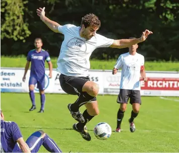  ?? Foto: Merk ?? Stefan Hörtenstei­ner und der TSV Dinkelsche­rben empfangen am Sonntag Wehringen: Bei einem Sieg könnte die Mannschaft von Trainer Manuel Degendorfe­r weiter nach oben rutschen – vorausgese­tzt, Westheim oder Zusmarshau­sen patzen.