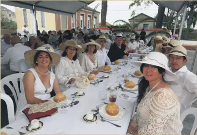  ??  ?? Ribadeo Indiano. La gran fiesta (DE RECREACIÓN) de principios del siglo pasado