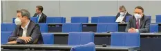  ?? Foto: Büro Lange ?? Bei der Fraktionss­itzung von CDU und CSU im Plenarsaal des Bundestage­s saß Ulrich Lange schräg hinter Markus Söder.