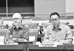  ??  ?? A file photo of Facebook’s Asia Pacific vice-president for public policy Simon Milner (left) and Facebook’s head of public policy in Indonesia Ruben Hattari, before the start of a public hearing and meeting at the Indonesian parliament on issues...