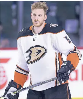  ?? FOTO: IMAGO ?? Im Dress der Anaheim Ducks. Der deutsche Eishockey-Nationalsp­ieler Korbinian Holzer.